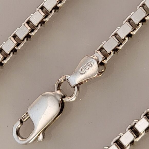 Sterling Silver 18" 3mm Box Chain - Picture 3 of 6